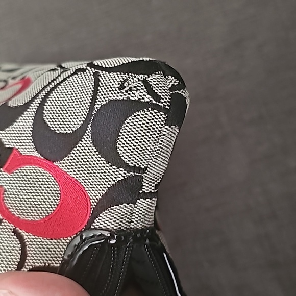 Coach Poppy Signature C Sateen Wristlet - Picture 5 of 7